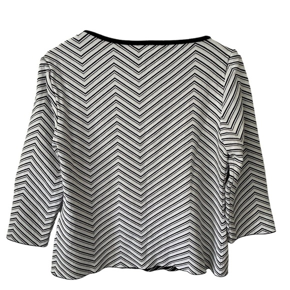 St. John Chevron Stretch Blouse K51V011 Caviar White Size Small - Picture 2 of 5